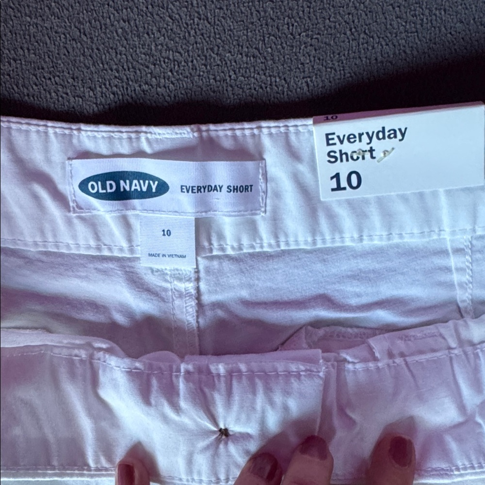 NWT Old Navy Women's Everyday Shorts, size 10 - Picture 2 of 6